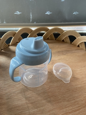 नरम स्पॉट बेबी सिप्पी कप नॉन स्पिल हैंडल छोटे हाथों के लिए 9+ महीने